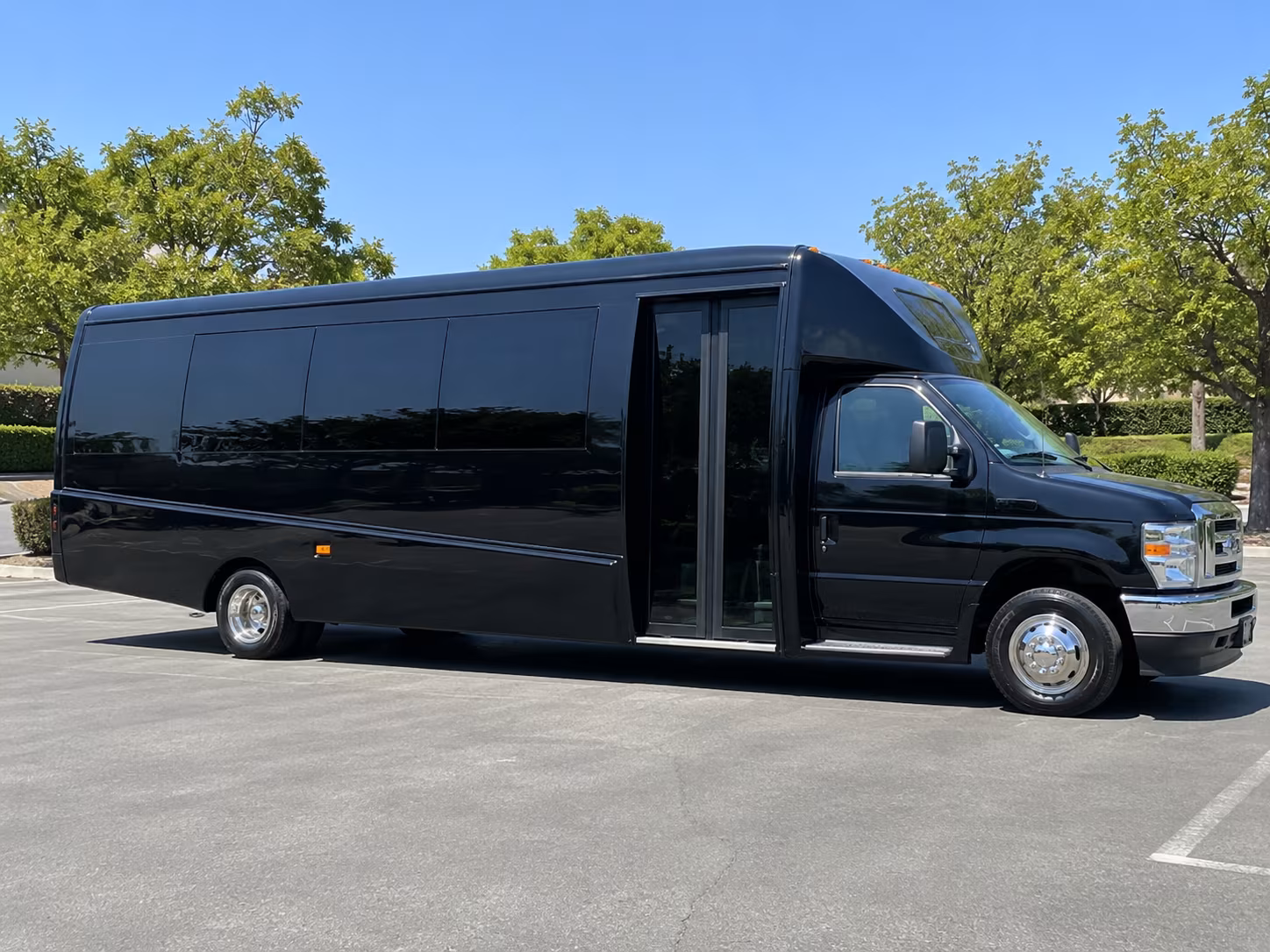Atlanta atlanta airport transportation party bus exterior